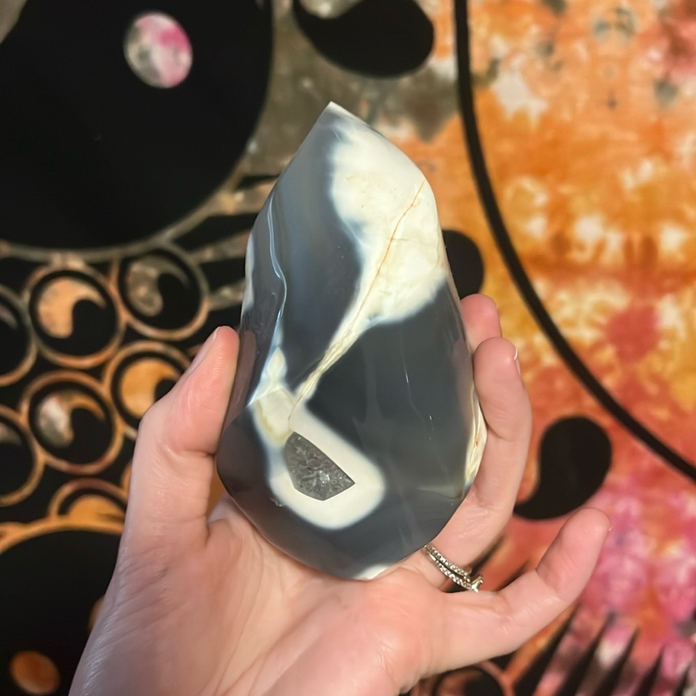 Orca Agate Flame w Quartz druzy 🧘